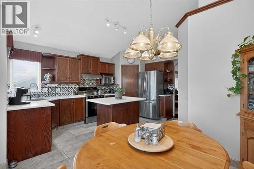 150 Somerset Close Sw, Calgary, AB - Indoor