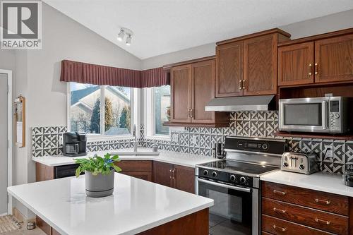 150 Somerset Close Sw, Calgary, AB - Indoor Photo Showing Kitchen