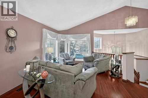 150 Somerset Close Sw, Calgary, AB - Indoor Photo Showing Living Room