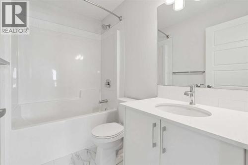 54 Evanscrest Manor Nw, Calgary, AB - Indoor Photo Showing Bathroom