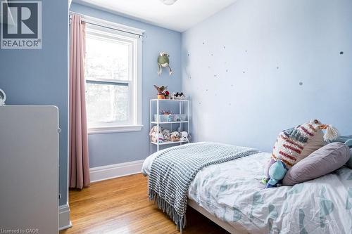 44 Cline Avenue N, Hamilton, ON - Indoor Photo Showing Bedroom