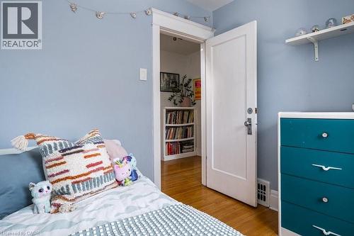 44 Cline Avenue N, Hamilton, ON - Indoor Photo Showing Bedroom