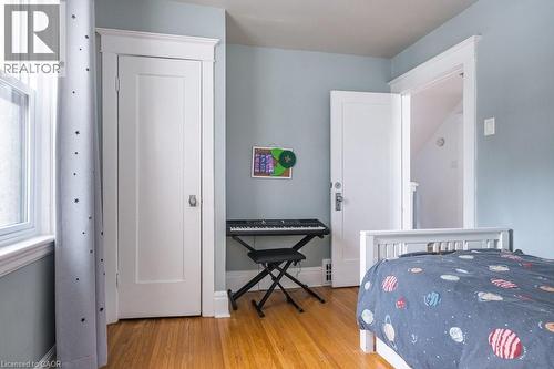 44 Cline Avenue N, Hamilton, ON - Indoor Photo Showing Bedroom
