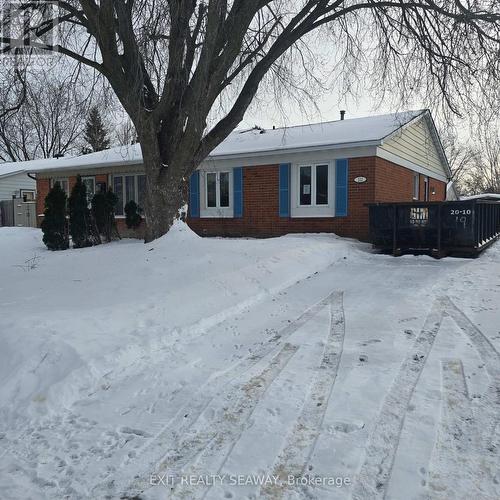 212 MCELROY DRIVE  Ottawa, ON K2L 1Y1