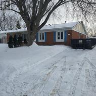 212 MCELROY DRIVE  Ottawa, ON K2L 1Y1