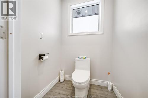 856 Talbot, Lakeshore, ON - Indoor Photo Showing Bathroom
