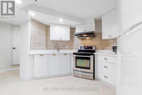 409 Silverthorne Crescent, Mississauga, ON - Indoor Photo Showing Kitchen