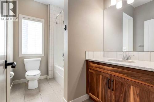 687 Cranston Avenue Se, Calgary, AB - Indoor Photo Showing Bathroom