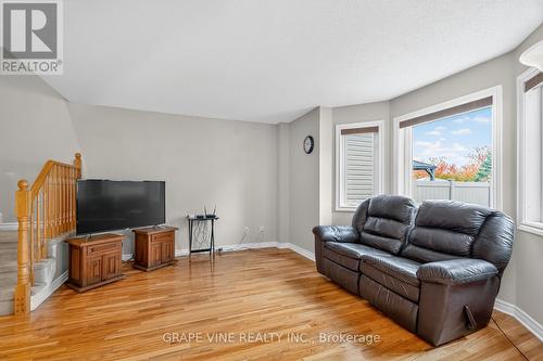 16 Cedar Valley Drive, Ottawa, ON - Indoor Photo Showing Living Room