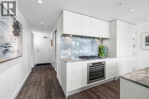407, 310 12 Avenue Sw, Calgary, AB - Indoor Photo Showing Kitchen With Upgraded Kitchen
