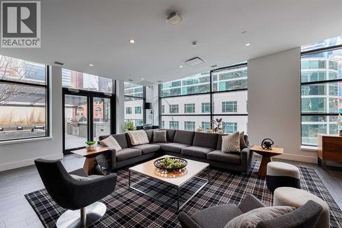 407, 310 12 Avenue Sw, Calgary, AB - Indoor Photo Showing Living Room