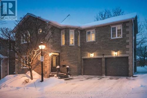 11 - 25 MANOR PARK CRESCENT  Guelph (Dovercliffe Park/Old University), ON N1G 1A2