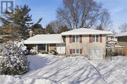 2116 GRAFTON CRESCENT  Ottawa, ON K1J 6K8