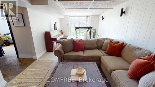 99 Mcbay Road, Brant (Brantford Twp), ON - Indoor Photo Showing Living Room