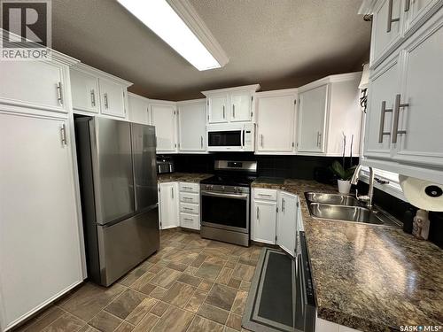 1483 Mather Crescent, Estevan, SK - Indoor Photo Showing Kitchen With Double Sink