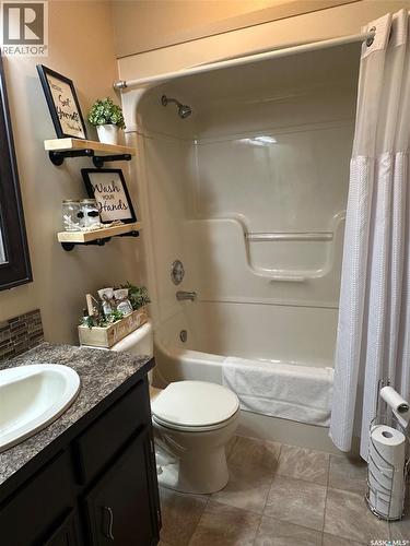1483 Mather Crescent, Estevan, SK - Indoor Photo Showing Bathroom