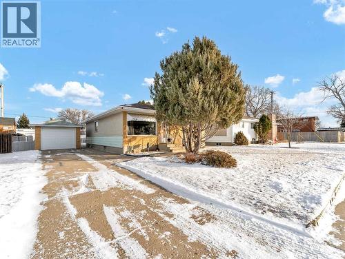 763 Bassett Crescent NW  Medicine Hat, AB T1A 6Z2