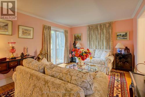 21 Osborne Street, Gananoque, ON - Indoor Photo Showing Living Room