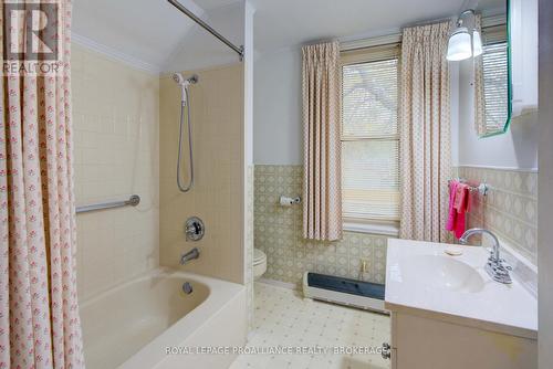 21 Osborne Street, Gananoque, ON - Indoor Photo Showing Bathroom
