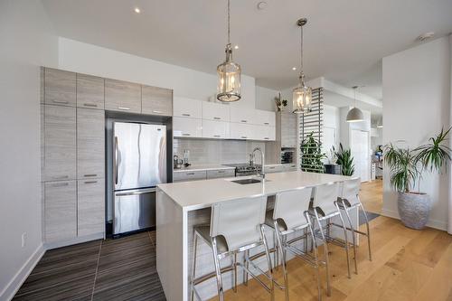 Cuisine - 1702-1400 Rue Lucien-Paiement, Laval (Laval-Des-Rapides), QC - Indoor Photo Showing Kitchen With Upgraded Kitchen