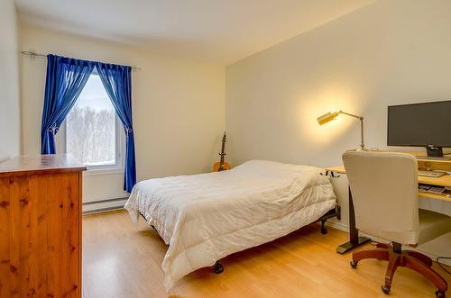 Bedroom - 302-556 Ch. Réal, Sutton, QC - Indoor Photo Showing Bedroom