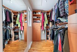 Walk-in closet - 