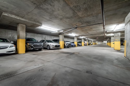 Stationnement - 613-2335 Ch. Manella, Mont-Royal, QC - Indoor Photo Showing Garage