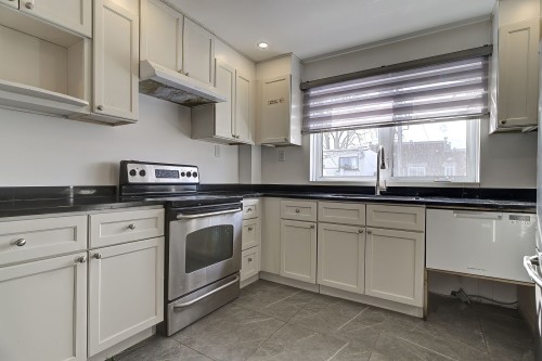Office - 1358 Rue Sauvé E., Montréal (Ahuntsic-Cartierville), QC - Indoor Photo Showing Kitchen