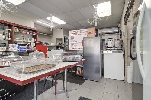 Commerce - 1352 Rue Sauvé E., Montréal (Ahuntsic-Cartierville), QC - Indoor