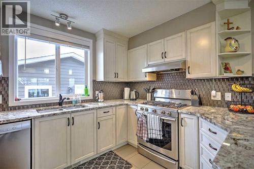388 Auburn Crest Way Se, Calgary, AB - Indoor Photo Showing Kitchen With Upgraded Kitchen