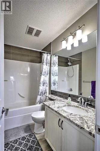 388 Auburn Crest Way Se, Calgary, AB - Indoor Photo Showing Bathroom