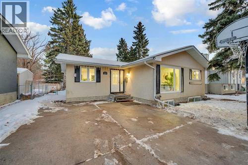 5868 Dalcastle Drive NW  Calgary, AB T3A 2B6
