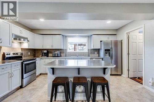 36 Bridlecrest Street SW  Calgary, AB T2Y 4Y5
