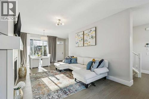 16 Treeline Lane Sw, Calgary, AB - Indoor Photo Showing Living Room