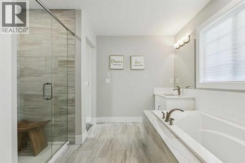 16 Treeline Lane Sw, Calgary, AB - Indoor Photo Showing Bathroom