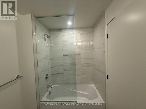 2005 - 28 Interchange Way, Vaughan, ON - Indoor Photo Showing Bathroom