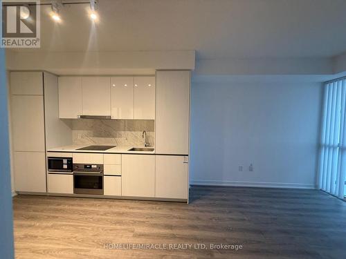 2005 - 28 Interchange Way, Vaughan, ON - Indoor Photo Showing Kitchen