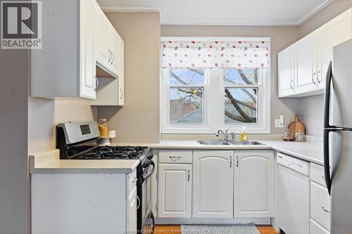 936 Arthur, Windsor, ON - Indoor Photo Showing Kitchen With Double Sink