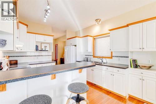 15875 Shannon Link Sw, Calgary, AB - Indoor Photo Showing Kitchen
