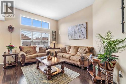 22 Morton Close, Penhold, AB - Indoor Photo Showing Living Room