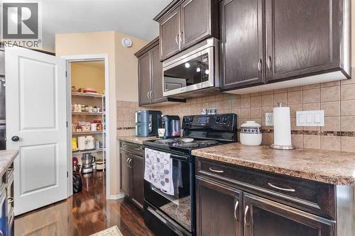 22 Morton Close, Penhold, AB - Indoor Photo Showing Kitchen