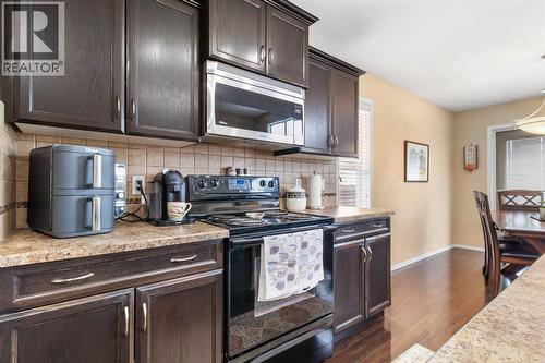 22 Morton Close, Penhold, AB - Indoor Photo Showing Kitchen