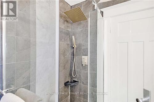 134 Sherman Avenue S, Hamilton, ON - Indoor Photo Showing Bathroom