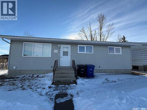 970 Larson Crescent, Eston, SK - Outdoor