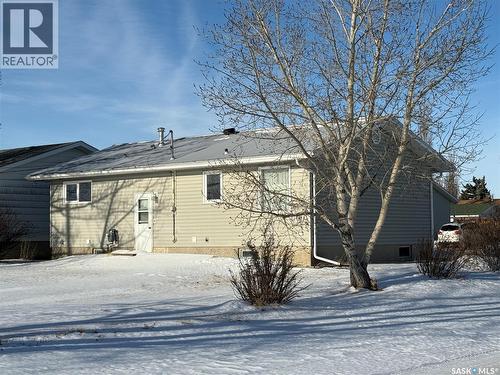 970 Larson Crescent, Eston, SK - Outdoor