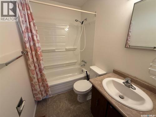 970 Larson Crescent, Eston, SK - Indoor Photo Showing Bathroom