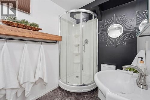 15029 5 Street Sw, Calgary, AB - Indoor Photo Showing Bathroom