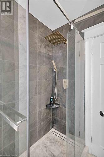 134 Sherman Avenue S, Hamilton, ON - Indoor Photo Showing Bathroom