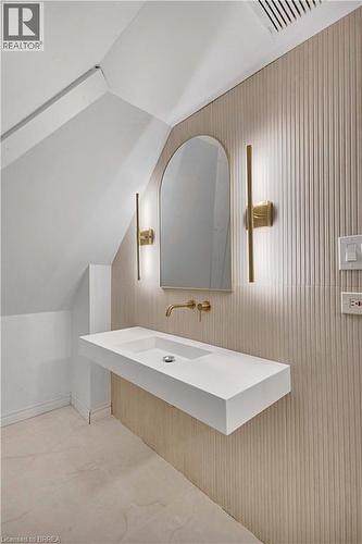 134 Sherman Avenue S, Hamilton, ON - Indoor