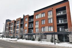 201-1210 Rue St-Antoine E.  Montréal (Ville-Marie), QC H2L 2R1